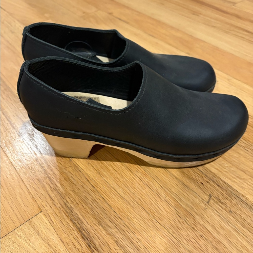 No. 6 Black Women's Clog Shoes
